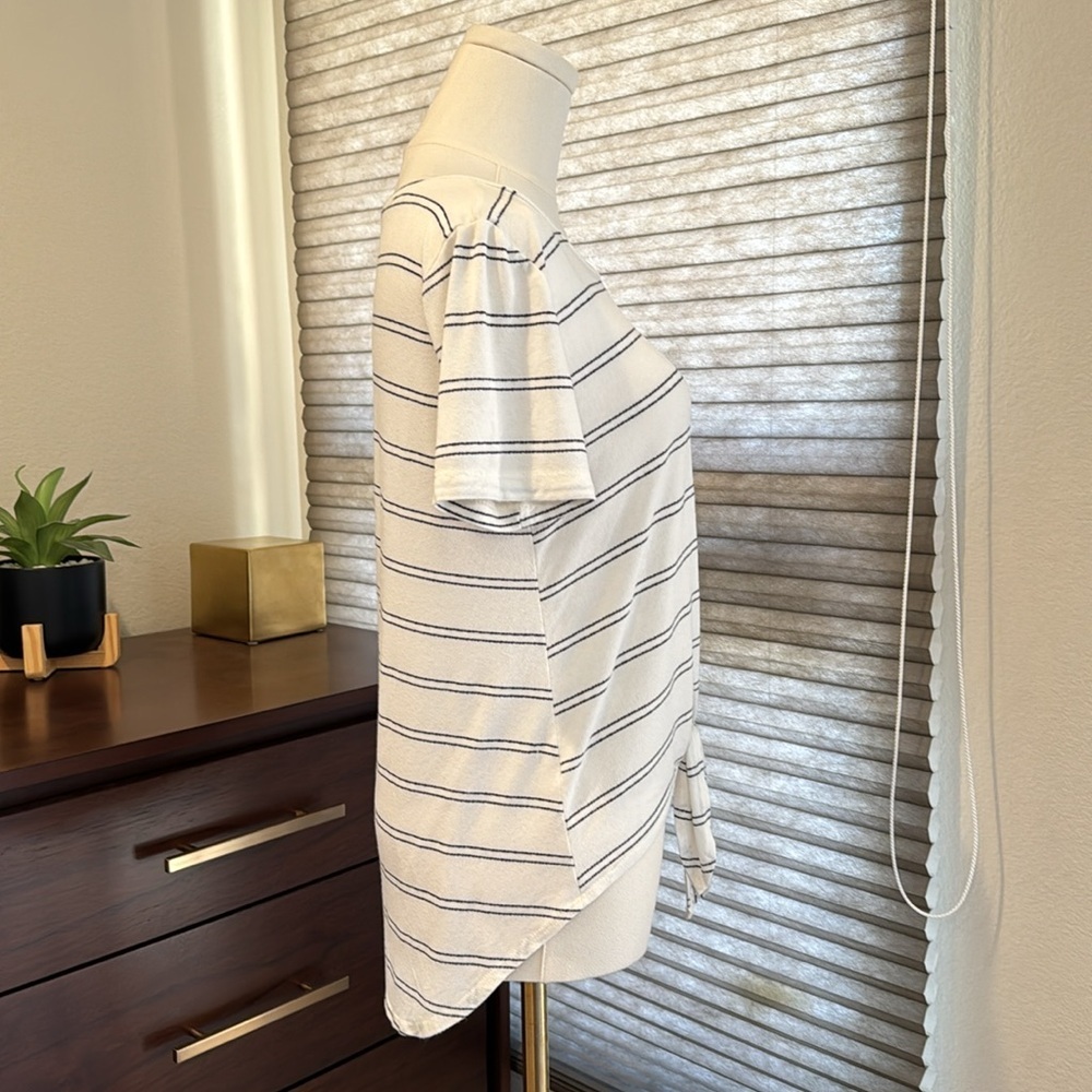 Woman's Final Touch Tie Front Cream & Black Short Sleeve Shirt. Size Small - Picture 4 of 8